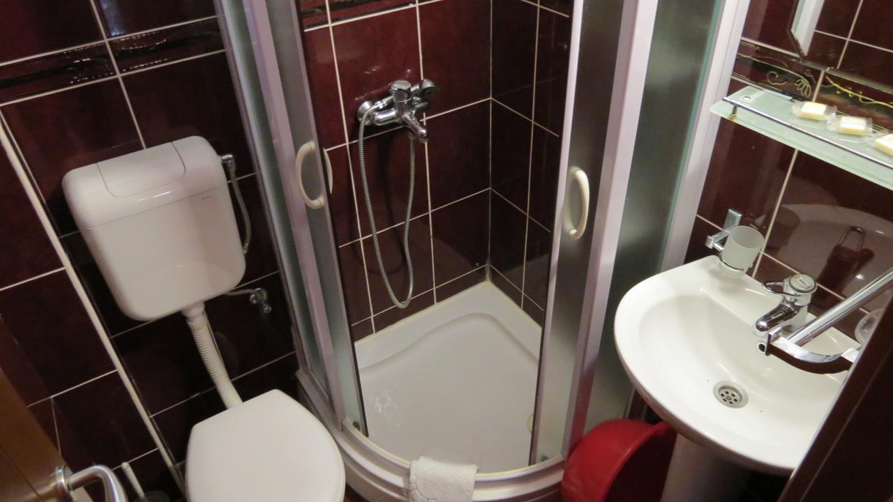 Oaza Hotel Petrovac Ngoại thất bức ảnh