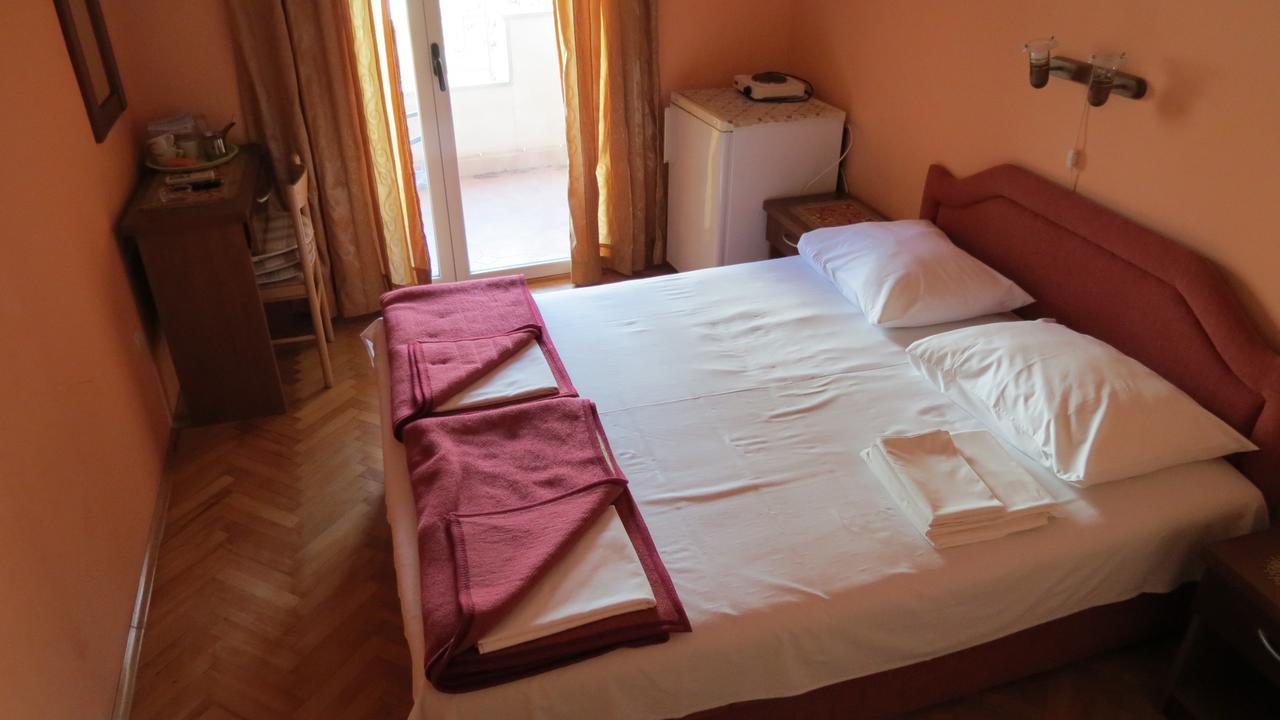 Oaza Hotel Petrovac Ngoại thất bức ảnh